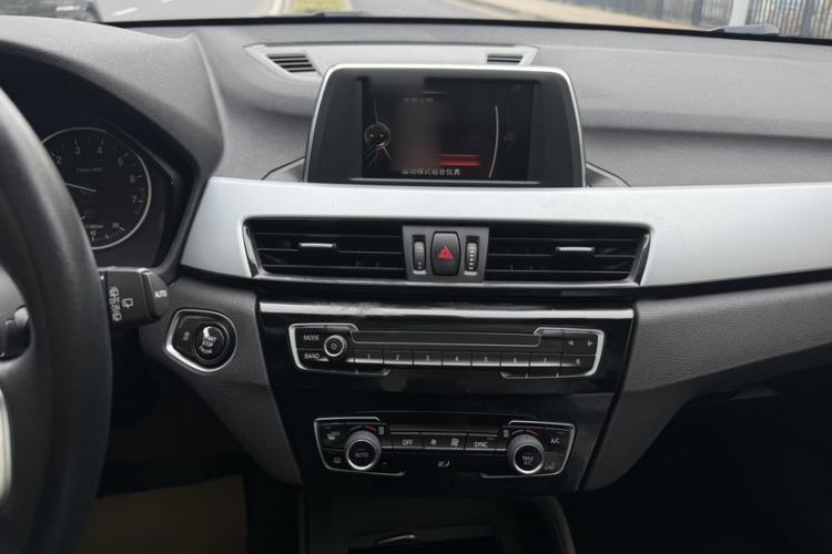 Used BMW X1 2016 sDrive18Li Fashion Model Interior 9