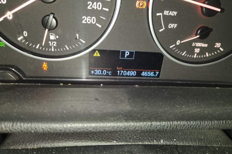 Used BMW X1 2016 sDrive20Li Luxury Model Odometer Close Up