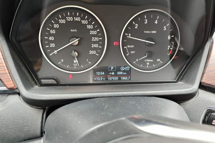 Used BMW X1 2016 sDrive18Li Premium Edition Odometer Close Up