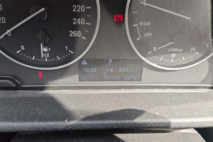 Used BMW X1 2016 sDrive18Li Fashion Model Odometer Close Up