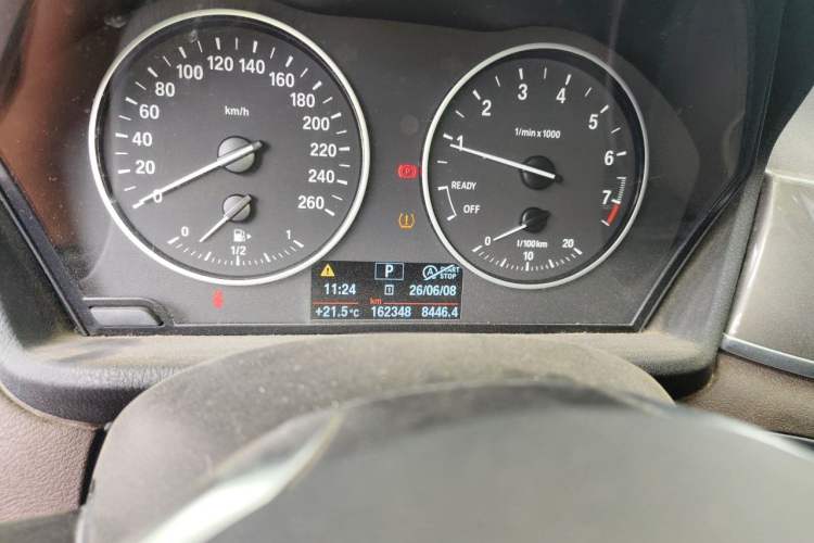 Used BMW X1 2016 sDrive18Li Premium Edition Odometer Close Up