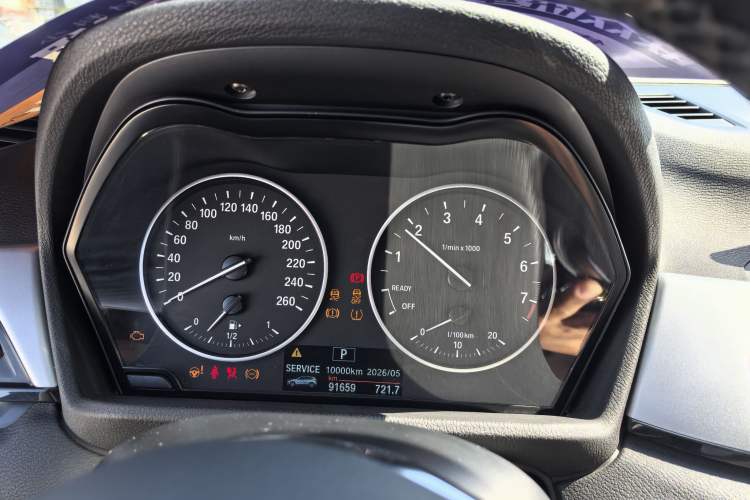 Used BMW X1 2016 sDrive18Li Fashion Model Odometer Close Up