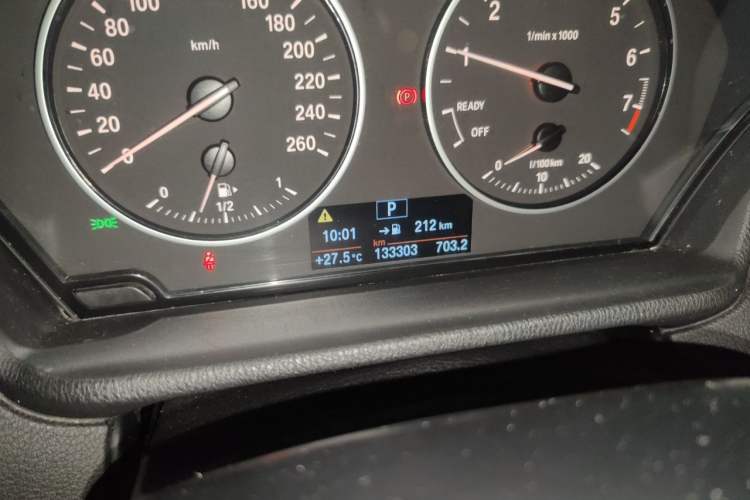 Used BMW X1 2016 sDrive18Li Fashion Model Odometer Close Up