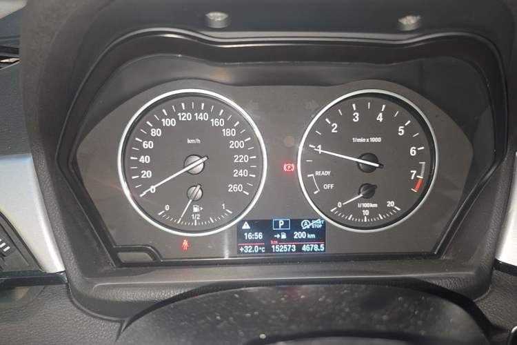 Used BMW X1 2016 sDrive18Li Fashion Model Odometer Close Up
