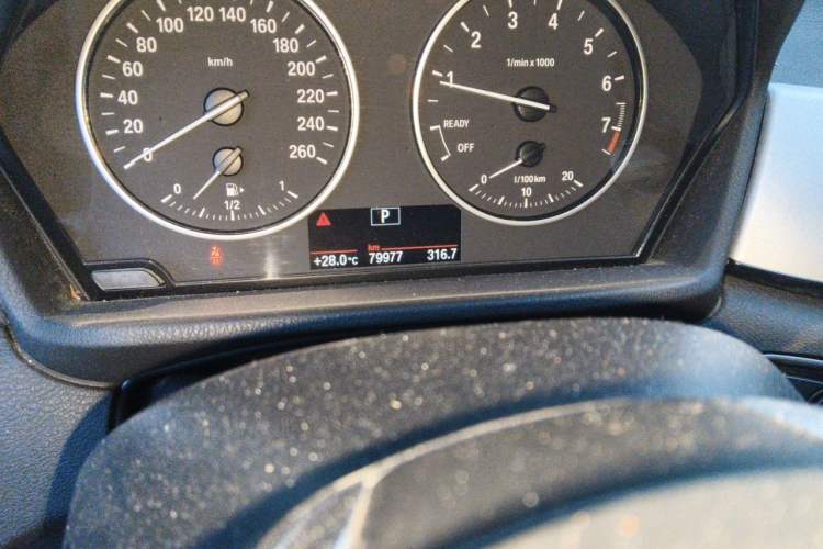 Used BMW X1 2016 sDrive18Li Fashion Model Odometer Close Up
