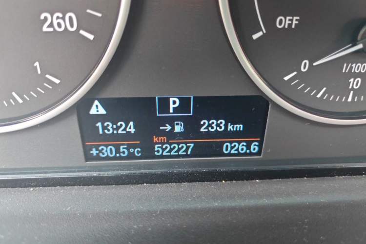 Used BMW X1 2016 sDrive18Li Fashion Model Odometer Close Up