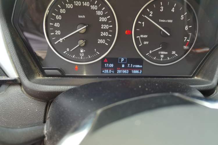 Used BMW X1 2016 sDrive18Li Fashion Model Odometer Close Up