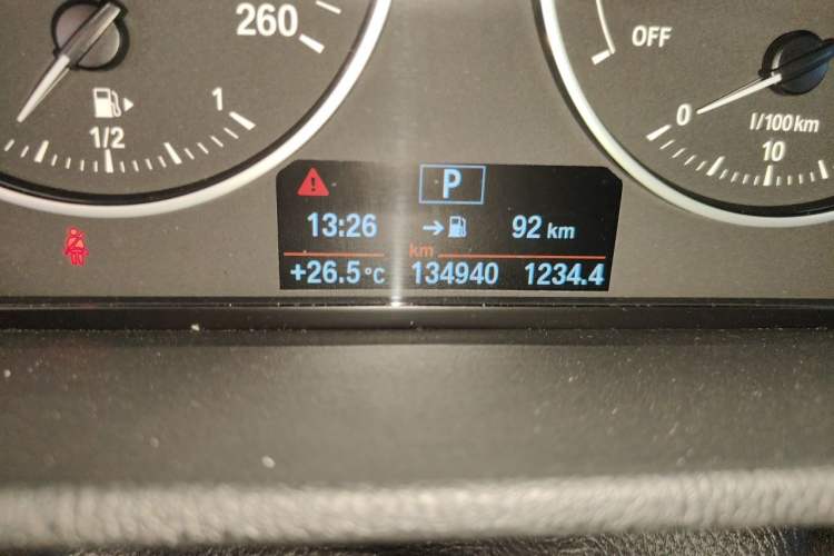Used BMW X1 2016 sDrive18Li Fashion Model Odometer Close Up