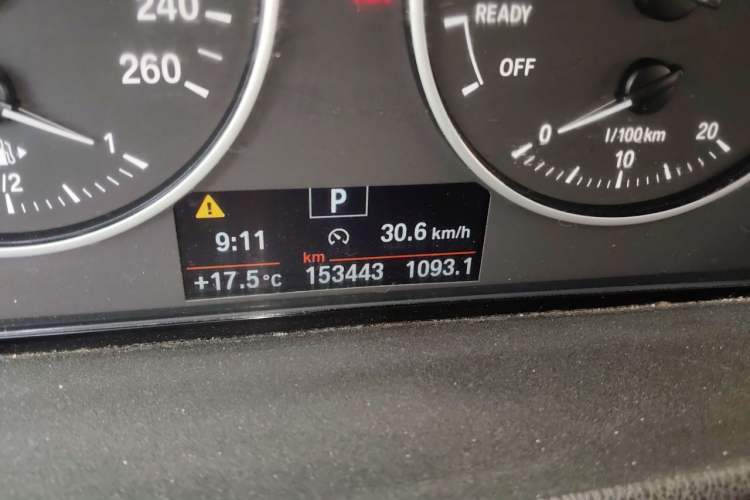 Used BMW X1 2016 sDrive18Li Premium Edition Odometer Close Up