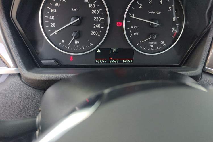 Used BMW X1 2016 sDrive20Li Luxury Model Odometer Close Up
