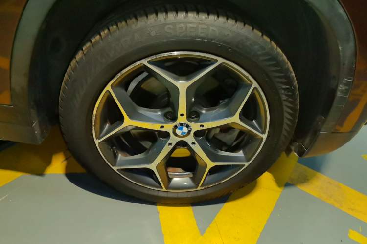 Used BMW X1 2016 xDrive25Li Luxury Model Right Front Wheel Hub