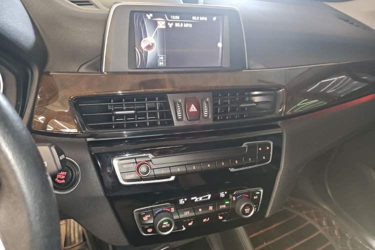 Used BMW X1 2016 sDrive18Li Premium Edition Audio And AC Panel