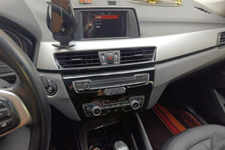 Used BMW X1 2016 sDrive18Li Premium Edition Audio And AC Panel
