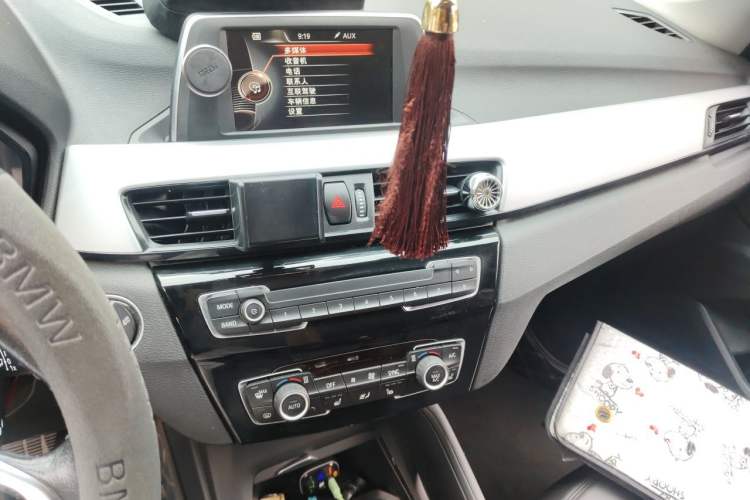 Used BMW X1 2016 sDrive18Li Premium Edition Audio And AC Panel