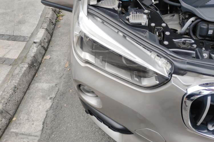Used BMW X1 2016 sDrive18Li Premium Edition Engine Bay Right