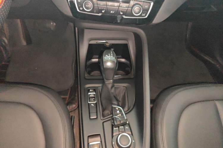 Used BMW X1 2016 sDrive18Li Premium Edition Gear Lever