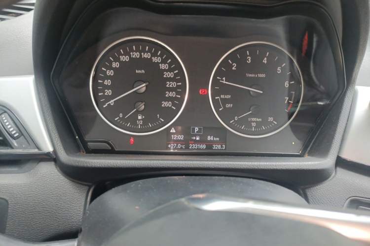 Used BMW X1 2016 sDrive18Li Fashion Model Odometer Close Up