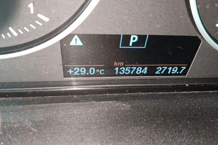 Used BMW X1 2016 sDrive18Li Fashion Model Odometer Close Up