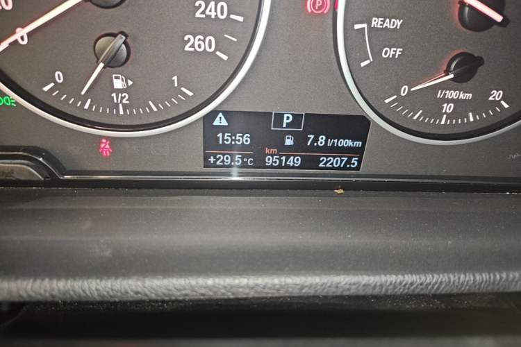 Used BMW X1 2016 sDrive18Li Premium Edition Odometer Close Up
