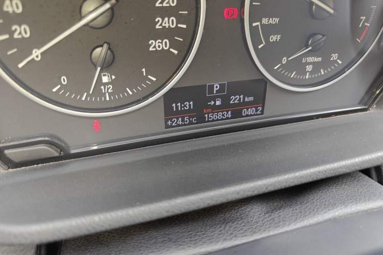 Used BMW X1 2016 sDrive18Li Premium Edition Odometer Close Up