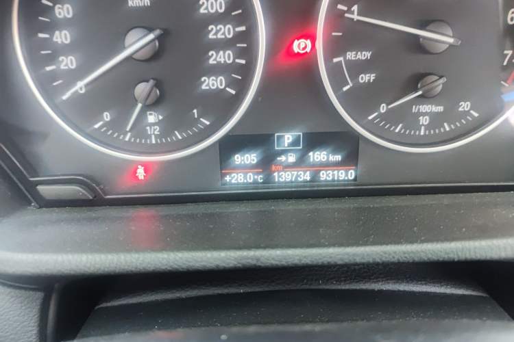 Used BMW X1 2016 sDrive18Li Premium Edition Odometer Close Up