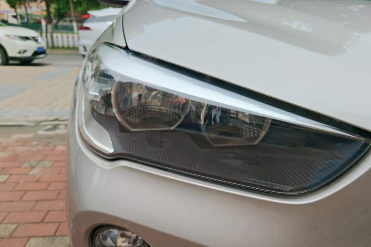 Used BMW X1 2016 sDrive18Li Fashion Model Right Front Headlight