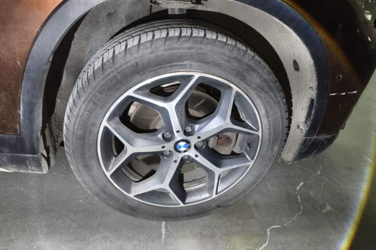 Used BMW X1 2016 xDrive20Li Luxury Model Right Front Wheel Hub
