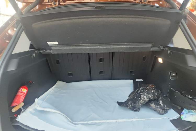 Used BMW X1 2016 sDrive18Li Premium Edition Trunk