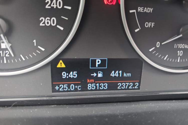 Used BMW X1 2016 sDrive18Li Premium Edition Odometer Close Up