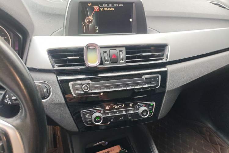 Used BMW X1 2016 sDrive18Li Premium Edition Audio And AC Panel