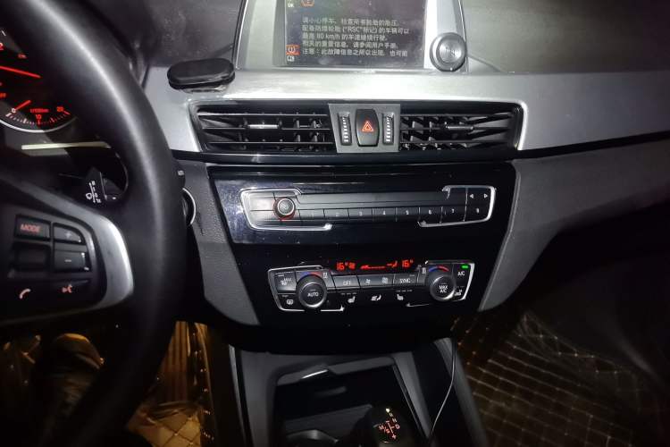 Used BMW X1 2016 sDrive18Li Premium Edition Audio And AC Panel