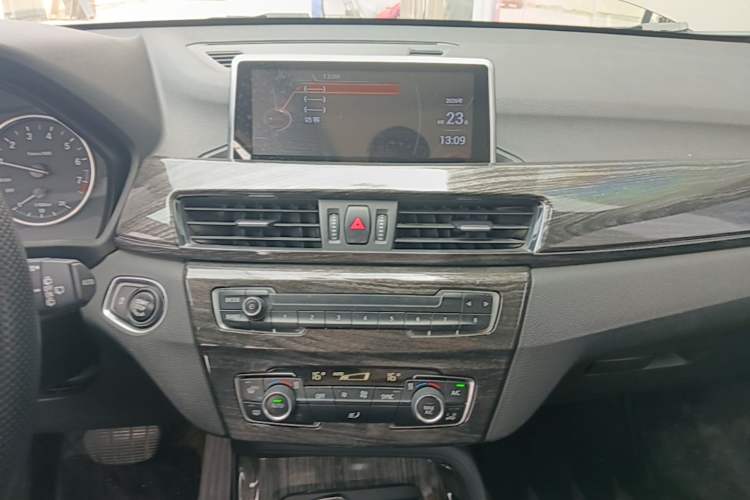 Used BMW X1 2016 sDrive18Li Fashion Model Audio And AC Panel