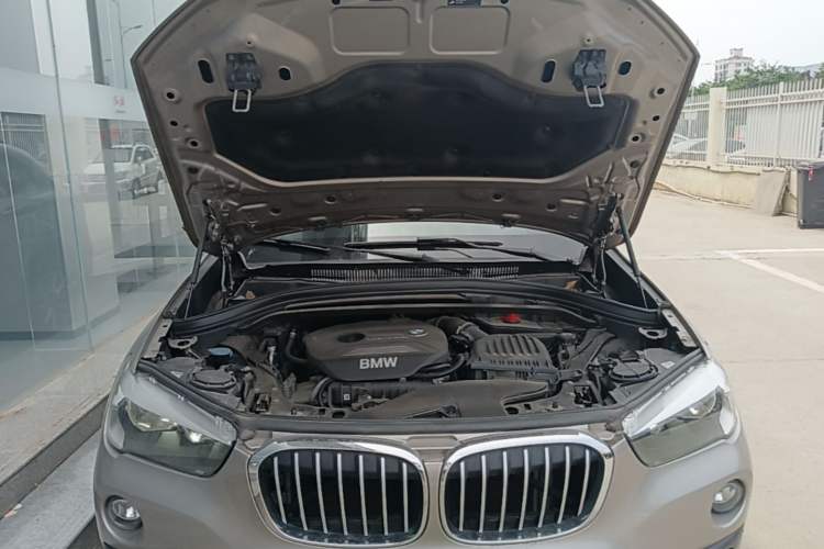 Used BMW X1 2016 sDrive18Li Fashion Model Engine Bay