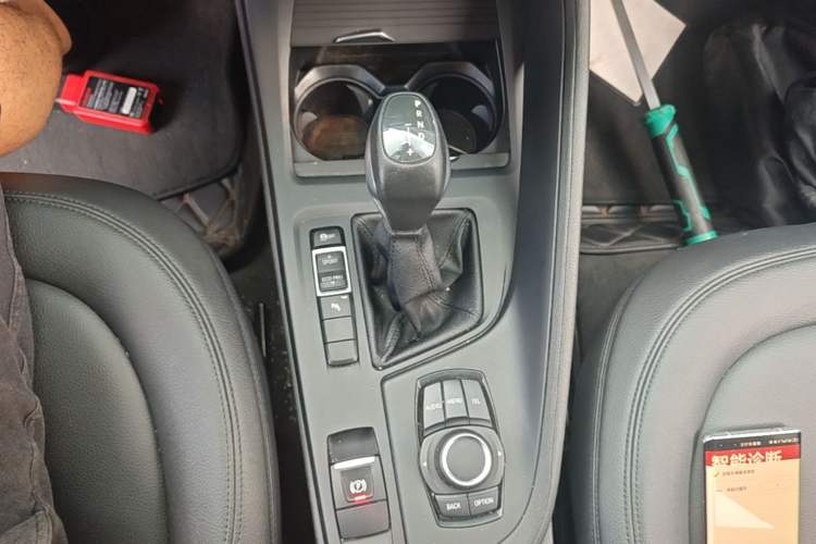 Used BMW X1 2016 sDrive18Li Premium Edition Gear Lever