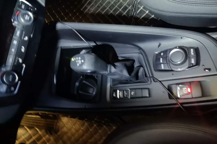 Used BMW X1 2016 sDrive18Li Premium Edition Gear Lever