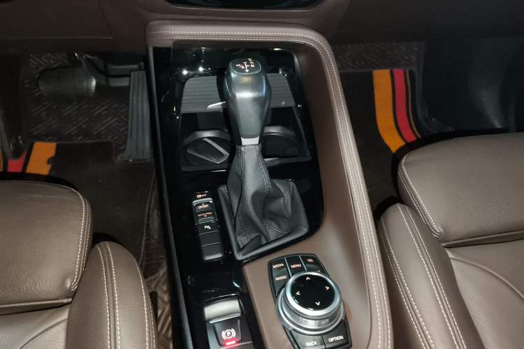 Used BMW X1 2016 sDrive20Li Luxury Model Gear Lever