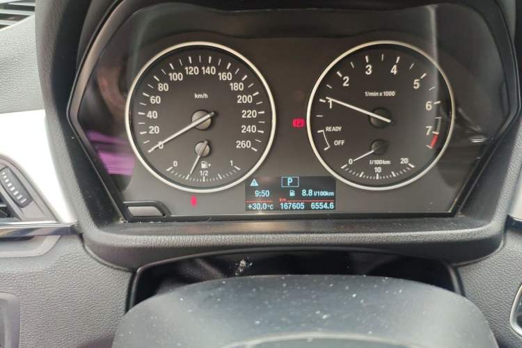 Used BMW X1 2016 sDrive18Li Premium Edition Odometer Close Up