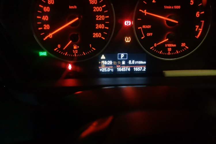 Used BMW X1 2016 sDrive18Li Premium Edition Odometer Close Up