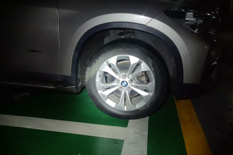 Used BMW X1 2016 sDrive18Li Premium Edition Right Front Wheel Hub