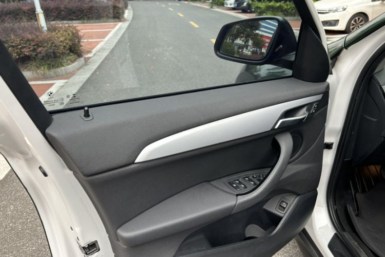 Used BMW X1 2016 sDrive18Li Premium Edition Interior 3