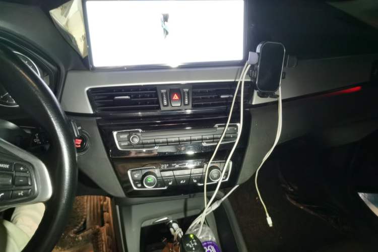 Used BMW X1 2016 sDrive18Li Premium Edition Audio And AC Panel