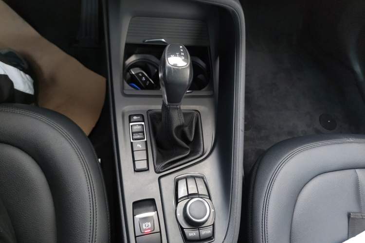 Used BMW X1 2016 sDrive18Li Premium Edition Gear Lever