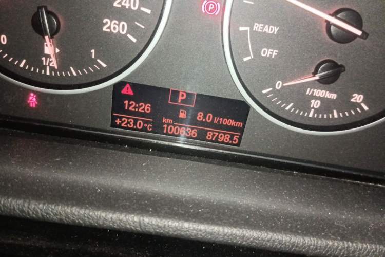 Used BMW X1 2016 sDrive20Li Luxury Model Odometer Close Up