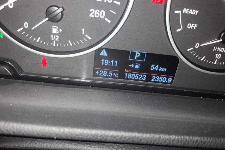 Used BMW X1 2016 sDrive20Li Luxury Model Odometer Close Up