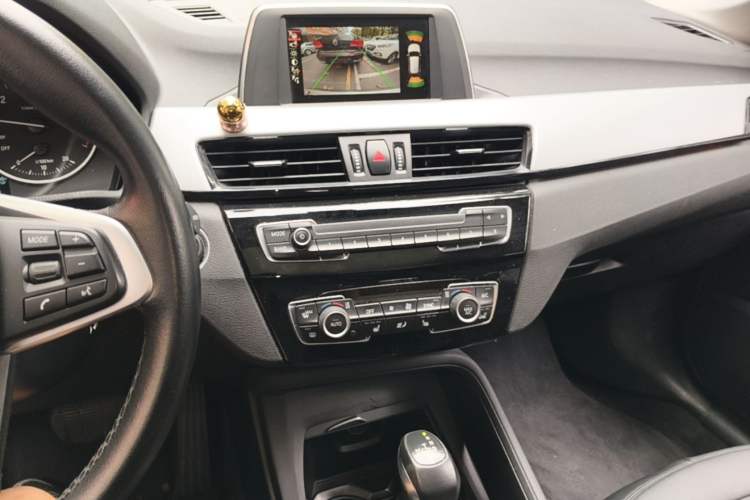 Used BMW X1 2016 sDrive18Li Premium Edition Audio And AC Panel