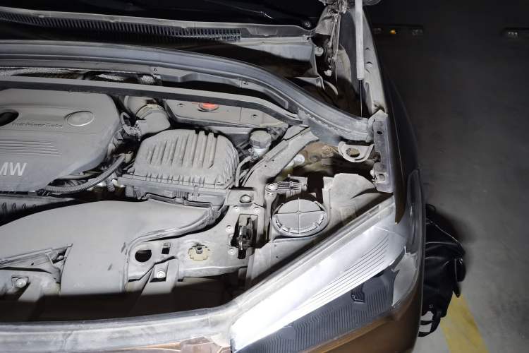 Used BMW X1 2016 sDrive18Li Fashion Model Engine Bay Left
