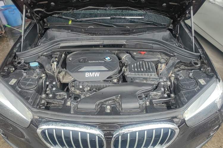 Used BMW X1 2016 sDrive18Li Fashion Model Engine Bay
