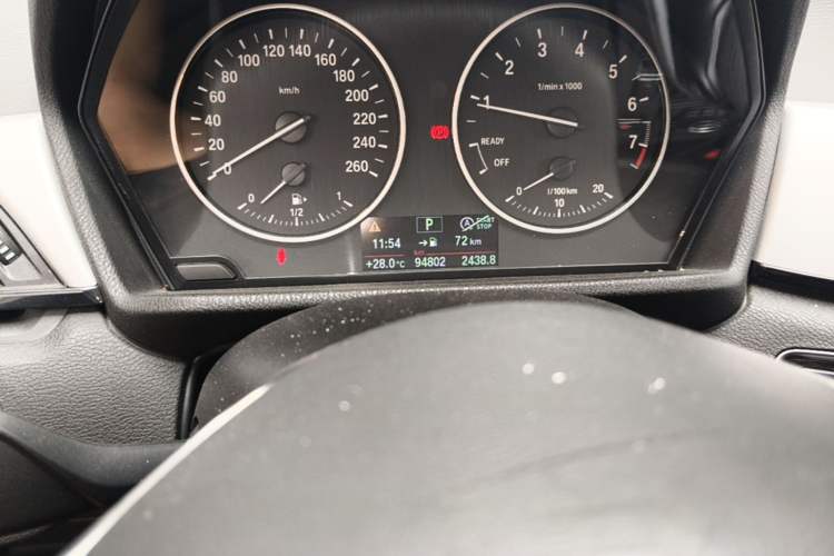 Used BMW X1 2016 sDrive18Li Premium Edition Odometer Close Up