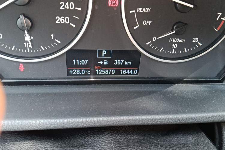 Used BMW X1 2016 sDrive20Li Luxury Model Odometer Close Up