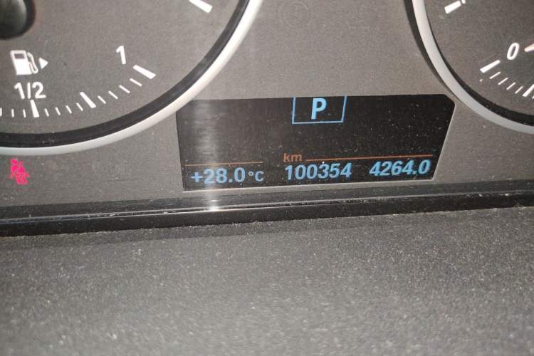 Used BMW X1 2016 sDrive18Li Fashion Model Odometer Close Up